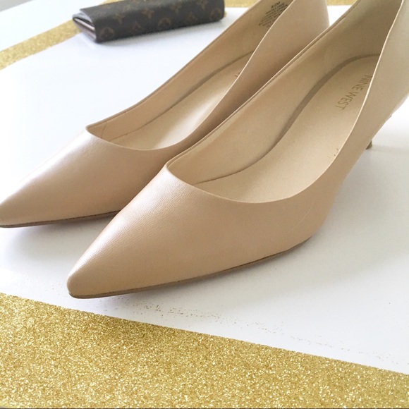 NINE WEST NUDE KITTEN PUMP SHOE - Picture 2 of 4